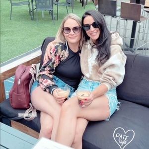 Meet your Posher, Leslie